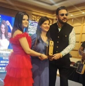 बॉलीवुड अभिनेता शाहबाज खान ने किया मेघा गुप्ता को सम्मानित | New India Times