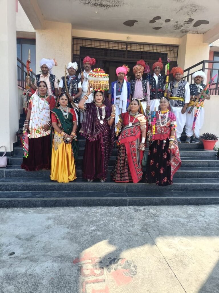 राष्ट्रीय फैशन प्रौद्योगिकी संस्थान भोपाल द्वारा आयोजित फैशन शो "स्पेक्ट्रम में झाबुआ जिले के 16 सदस्यीय कर्मचारियों द्वारा की गयी भागीदारी | New India Times