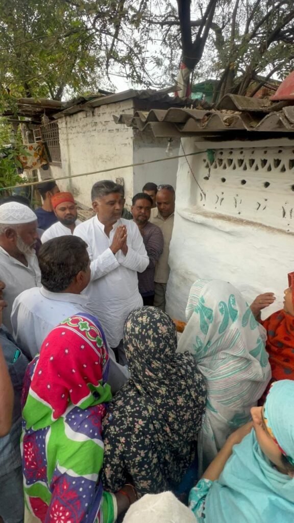 भोपाल के सुभाष नगर मोतीनगर में मकान टूटने की दहशत में एक मजदूर नसीर कुरैशी ने की आत्महत्या | New India Times