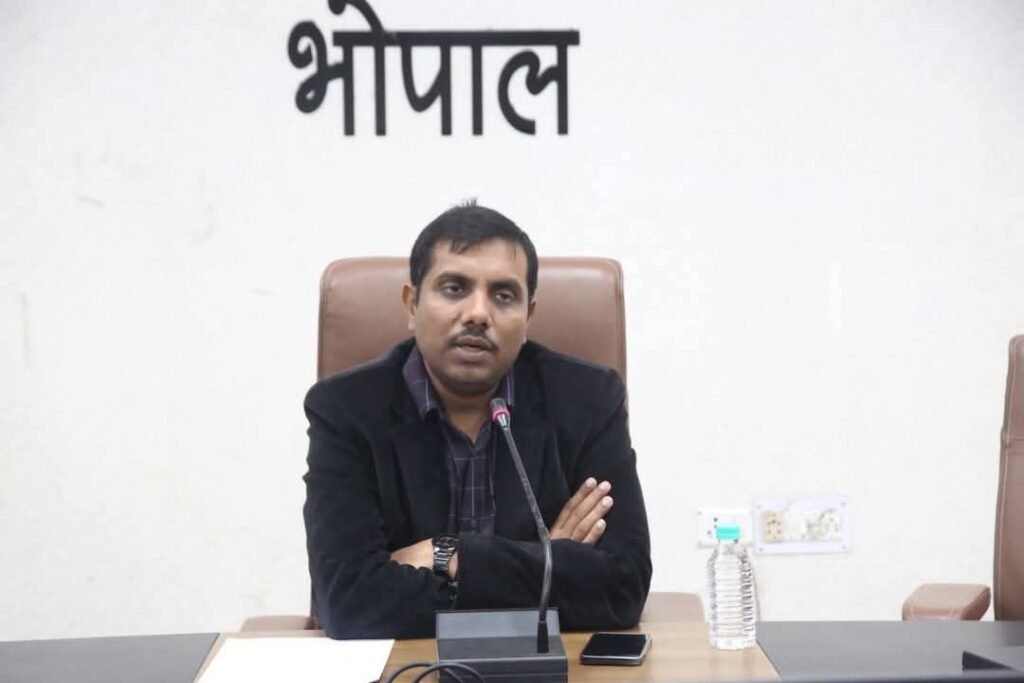 परीक्षा एक अवसर है, चुनौती नहीं, इसलिए सभी विद्यार्थी आत्मविश्वास एवं सकारात्मकता के साथ लें परीक्षा में भाग: कलेक्टर श्री कौशलेंद्र विक्रम सिंह | New India Times