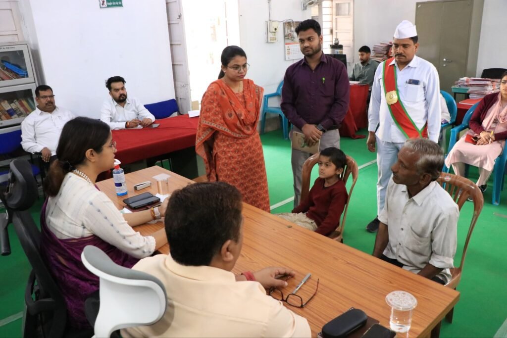 कलेक्टर ने जनसुनवाई में प्राप्त आवेदनों के तत्काल निराकरण के दिए निर्देश | New India Times