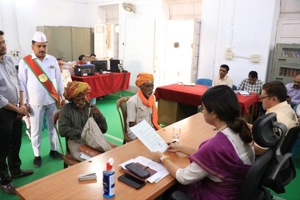 कलेक्टर ने जनसुनवाई में प्राप्त आवेदनों के तत्काल निराकरण के दिए निर्देश | New India Times