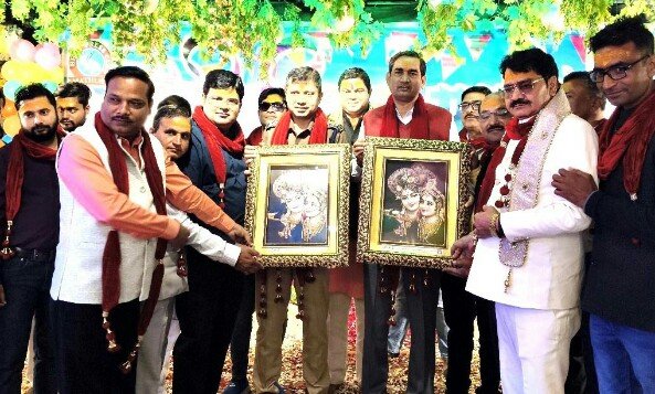 ब्रज प्रेस क्लब के होली मिलन महोत्सव में मस्ती में नजर आये ब्रज के गणमान्य, पूर्व ऊर्जा मंत्री एवं विधायक श्रीकान्त शर्मा ने दीप प्रज्जवलित कर के किया शुभारंभ | New India Times