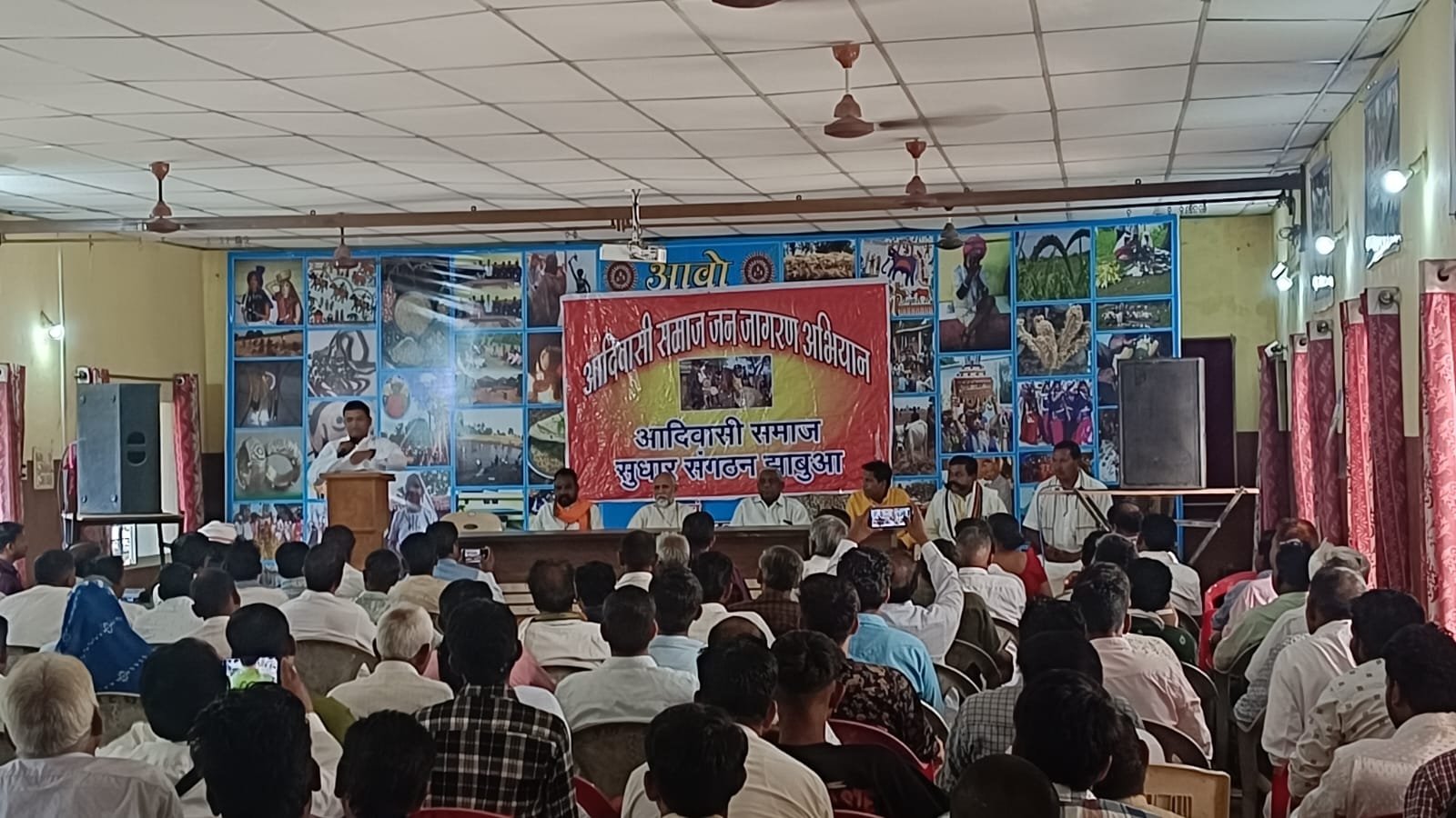 प्रगति संस्था में आदिवासी समाज सुधार संगठन के द्वारा की गई बैठक | New India Times