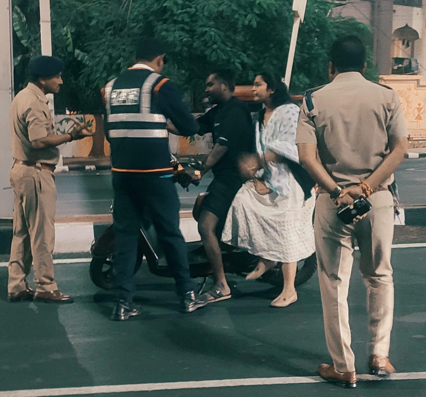 किसी को नियम तोड़ने नहीं दूंगा चाहे न्यू मार्केट में खरीदी करने वाले ही क्यों ना हों: एसीपी अजय वाजपेई | New India Times