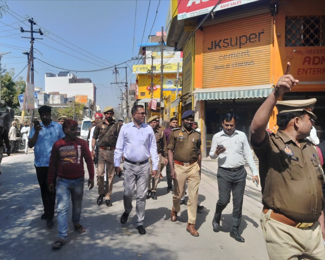 जुमा बाजार की शिफ्टिंग के लिए डीएम ने किया निरीक्षण 1 जुमा बाजार की शिफ्टिंग के लिए डीएम ने किया निरीक्षण | New India Times