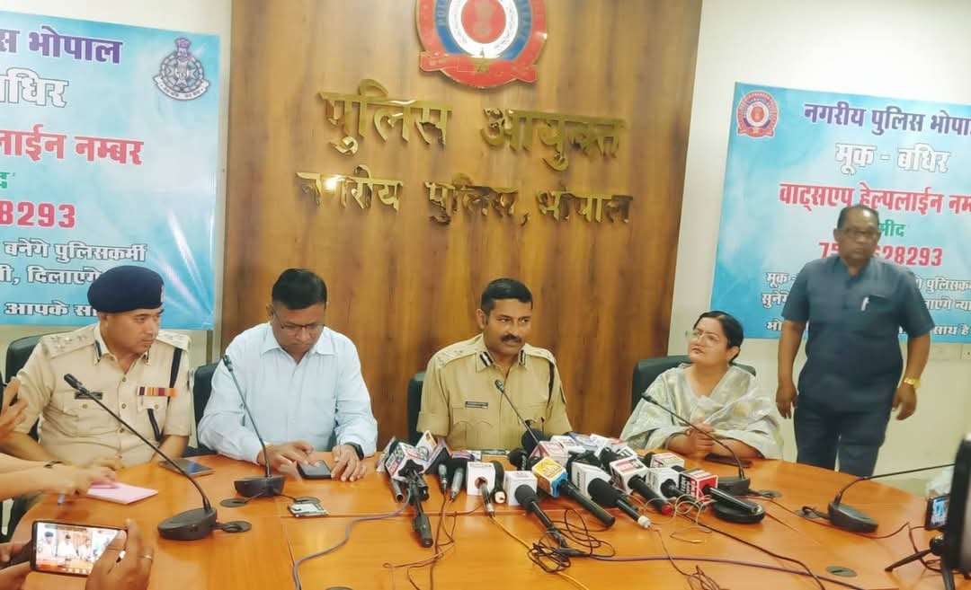 नगरीय पुलिस भोपाल द्वारा मूक बधिरों की सहायता के लिए चालू किया गया हेल्पलाइन नंबर | New India Times