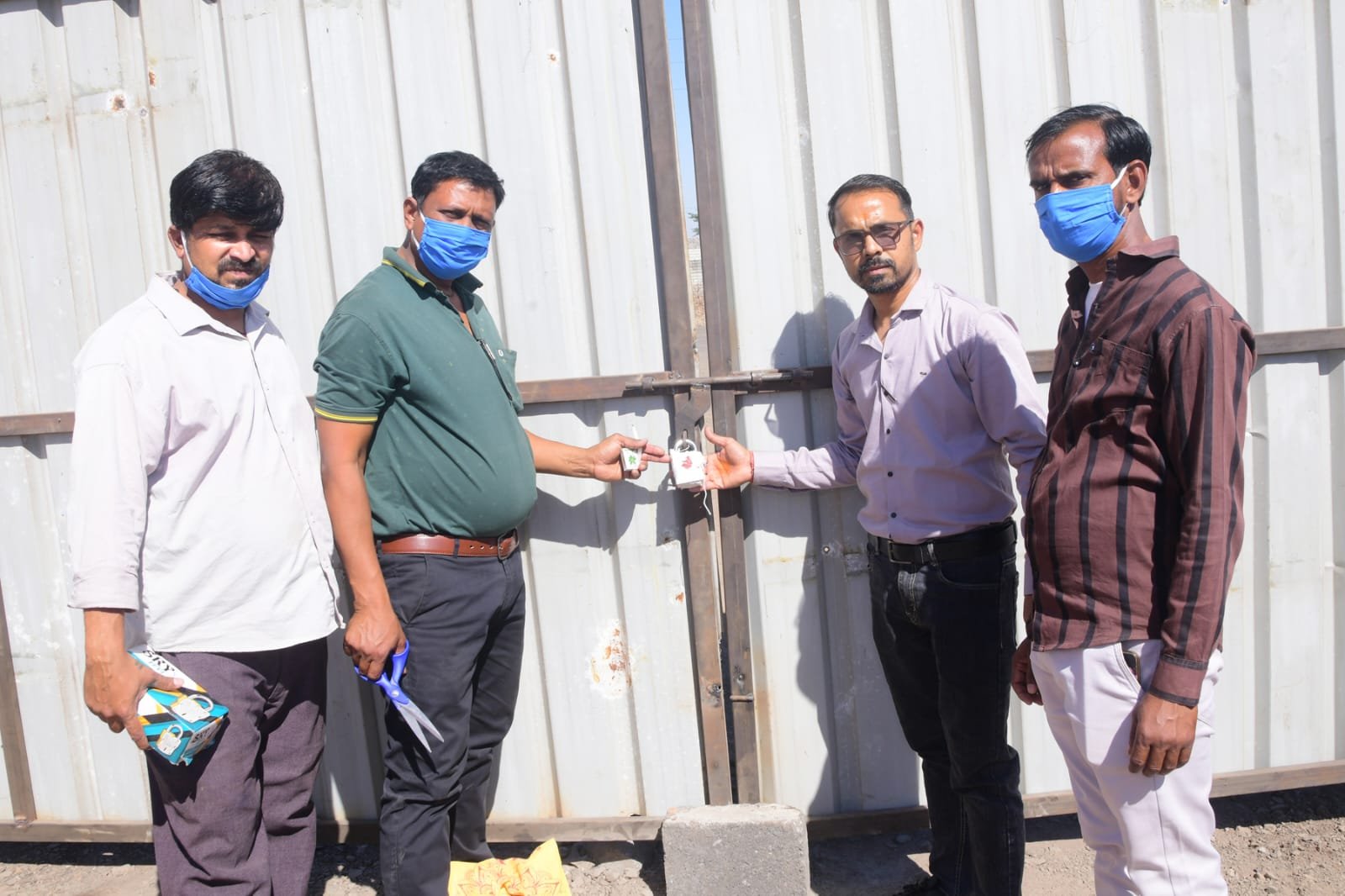 मेघनगर नगर परिषद ने औद्योगिक क्षेत्र की तीन फैक्ट्रीयों को किया सील | New India Times