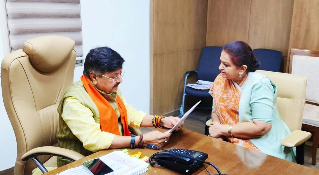 विधायक अर्चना चिटनिस दीदी के प्रयासों से बुरहानपुर नगर की सड़कों के निर्माण हेतु नगरीय विकास मंत्री कैलाश विजयवर्गीय ने दी 05 करोड़ की स्वीकृति | New India Times