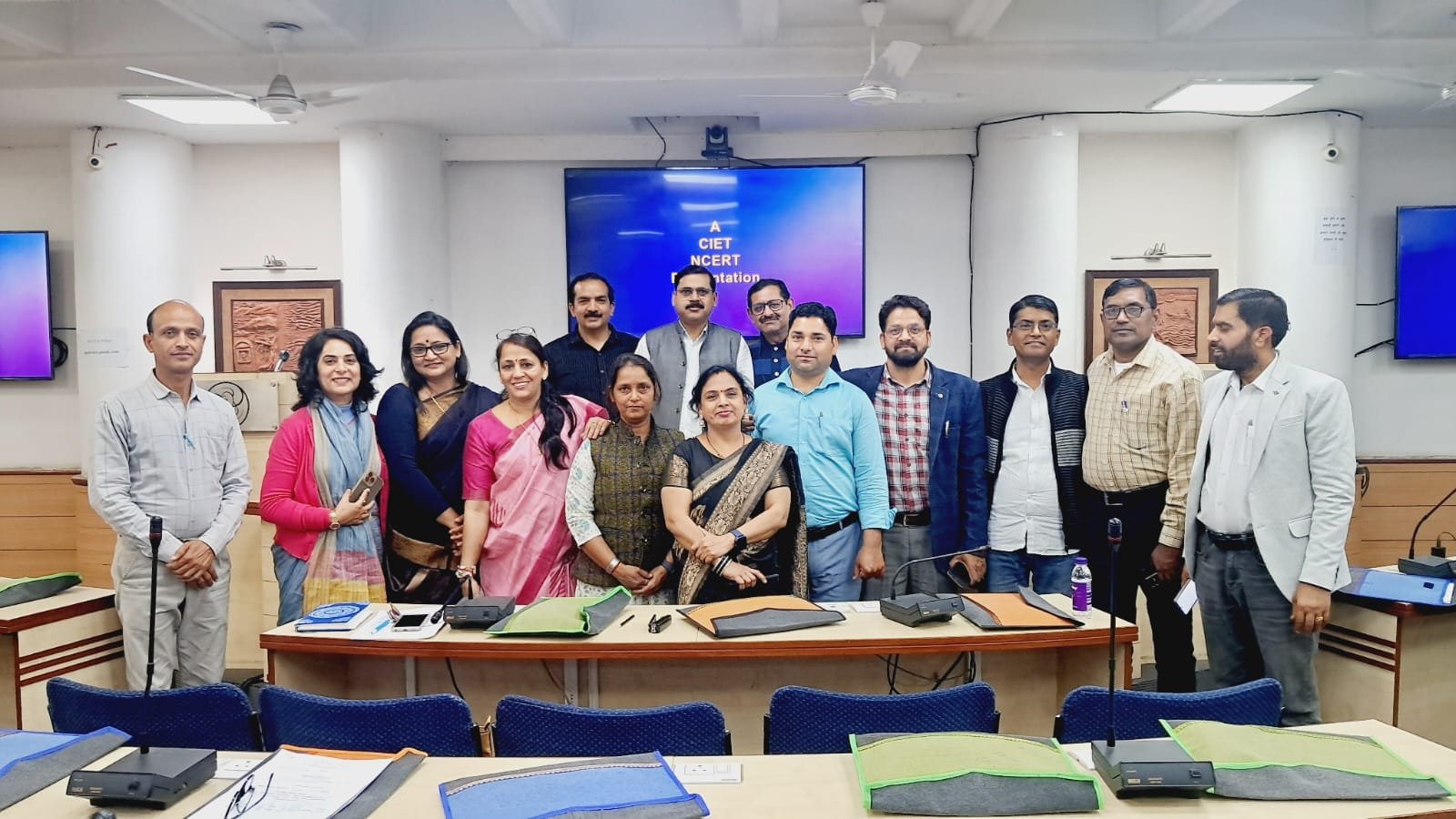 शिक्षा के क्षेत्र में बेहतर योगदान देने हेतु जनपद की महिला शिक्षकों समेत अन्य अध्यापकों द्वारा दिल्ली एनसीईआरटी में प्राप्त किया प्रशिक्षण | New India Times