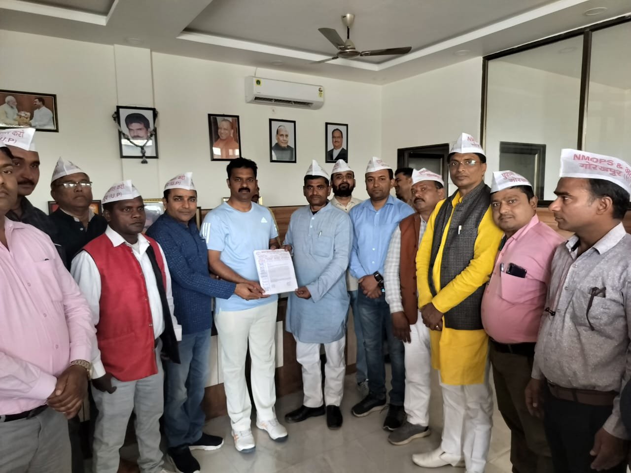 पुरानी पेंशन बहाली के लिए अटेवा ने कैबिनेट मंत्री व सांसद कमलेश पासवान को सौंपा ज्ञापन | New India Times