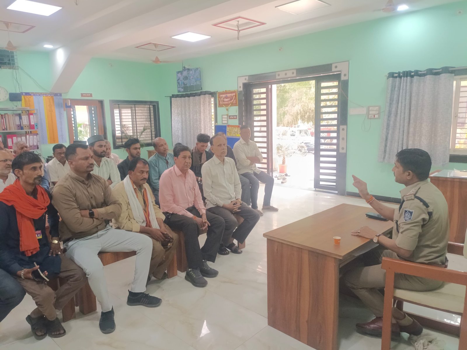 होलिका दहन सहित आगामी त्योहारों के लिए थाना शिकारपुर में आयोजित हुई बैठक 1 होलिका दहन सहित आगामी त्योहारों के लिए थाना शिकारपुर में आयोजित हुई बैठक | New India Times