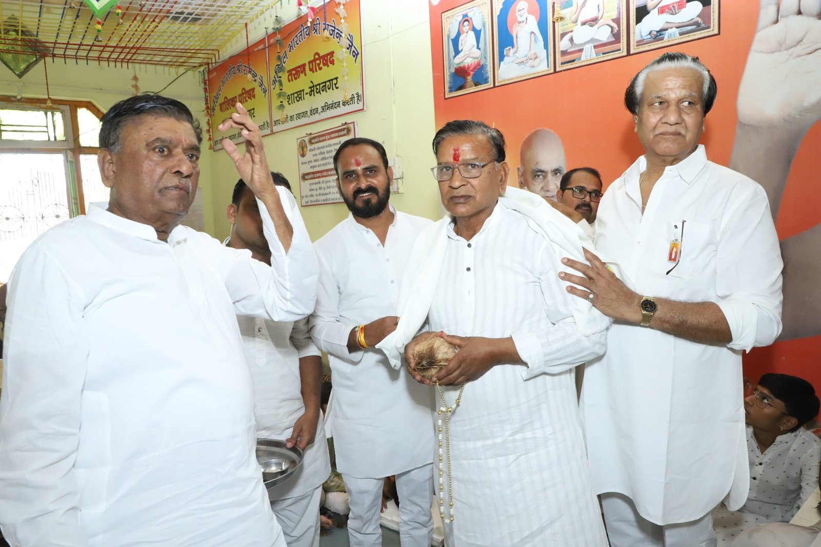 पुण्य सम्राट के पट्टधर श्रीमद नित्यसेन सूरीश्वर जी का मेघनगर में हुआ भव्य प्रवेश | New India Times