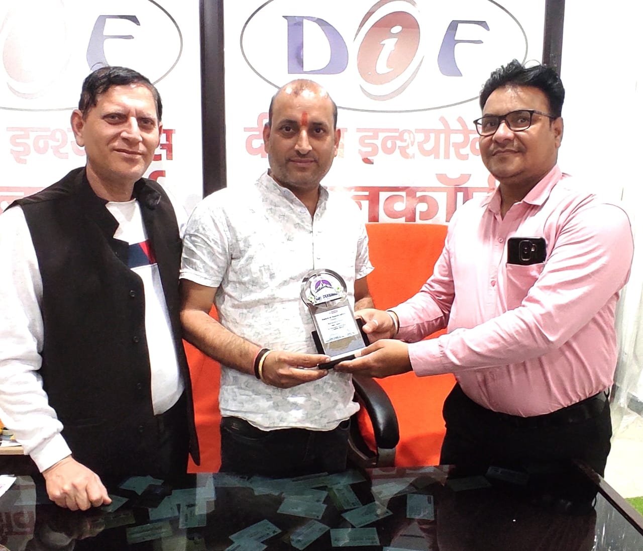 दीक्षित इंश्योरेंस फिनकॉर्प एसबीआई जनरल इंश्योरेंस कंपनी ने किया सम्मानित | New India Times