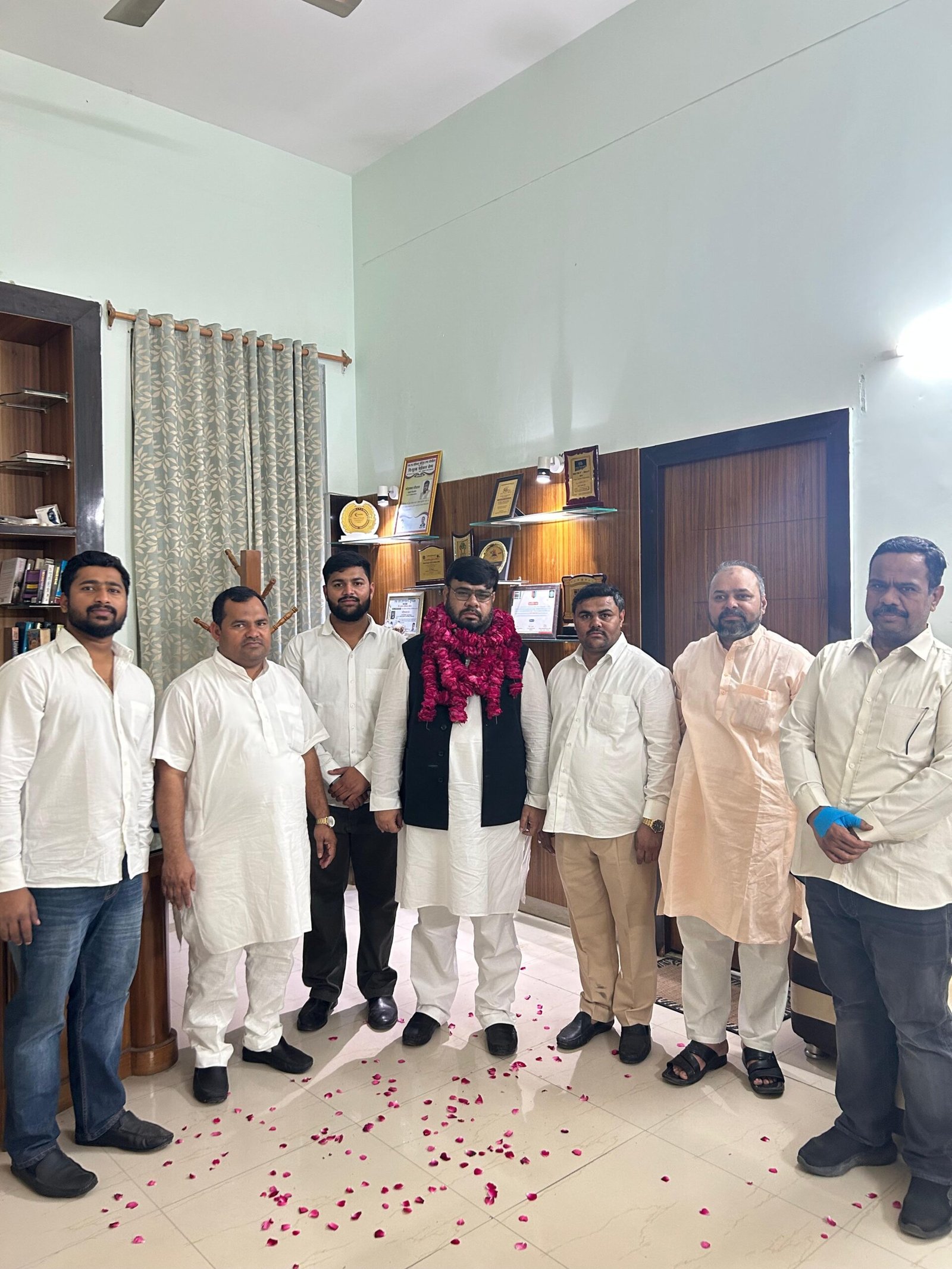 डॉ शेख द्वारा एफ एच मेडिकल कॉलेज में रोजा इफ्तार पार्टी, सभी धर्म के लोगों के साथ स्टूडेंट भी रहे मौजूद | New India Times