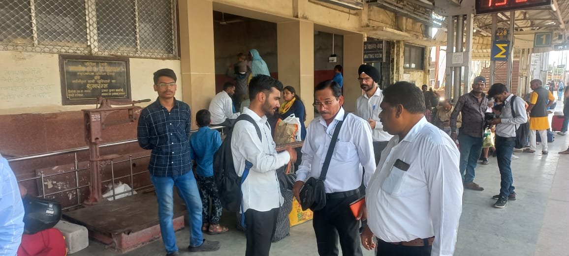 भोपाल मंडल के संत हिरदाराम नगर रेलवे स्टेशन पर रेलवे मजिस्ट्रेट द्वारा चलाया गया विशेष चेकिंग अभियान | New India Times