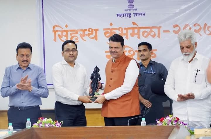 अर्थ कुंभ: आपसी घमासान में कमजोर पड़े एकनाथ शिंदे, CM का लाडला मंत्री कौन? | New India Times