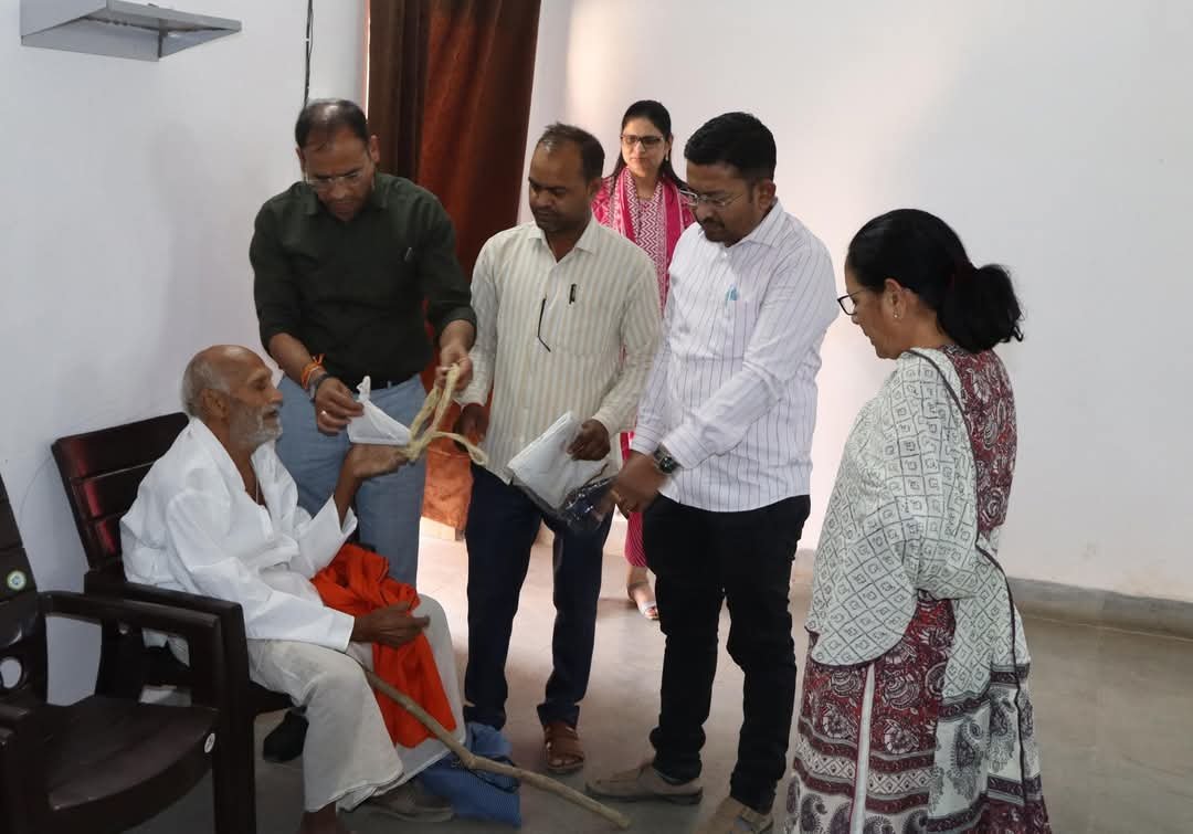 मैहर कलेक्टर महोदया व एडीएम की ये तस्वीर एक अच्छी पहल की ओर इशारा करती है जो समाज में लाएगी सकारात्मक परिवर्तन | New India Times