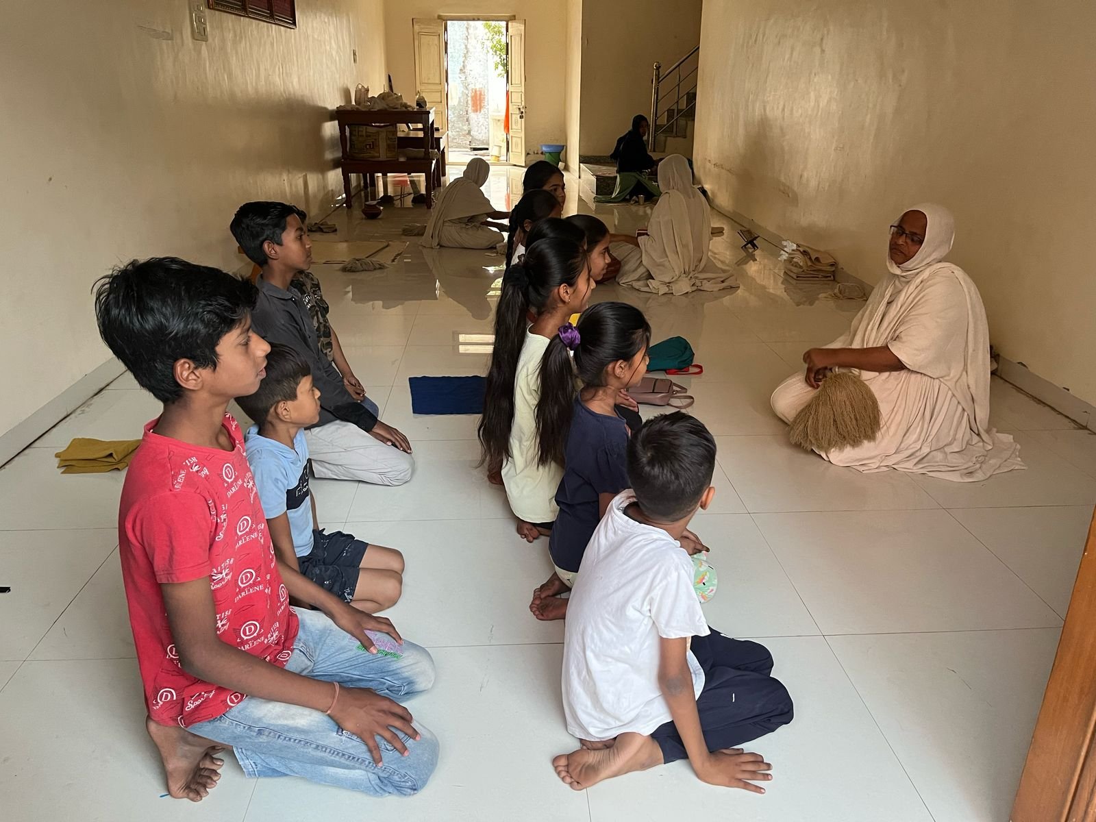 साध्वी श्री अमृतरसा जी ने की ज्ञान की वर्षा, पाँच दिवसीय शिविर में बच्चों को धार्मिक गतिविधियों से जोड़ा 1 साध्वी श्री अमृतरसा जी ने की ज्ञान की वर्षा, पाँच दिवसीय शिविर में बच्चों को धार्मिक गतिविधियों से जोड़ा | New India Times