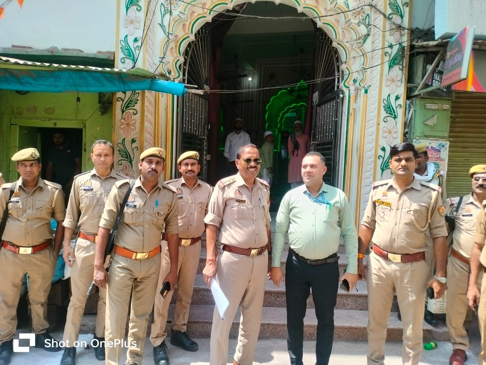 शांतिपूर्ण माहौल में अदा की गई अलविदा जुमा की नमाज़, ड्रोन कैमरे से भी पुलिस ने रखी पैनी नज़र | New India Times