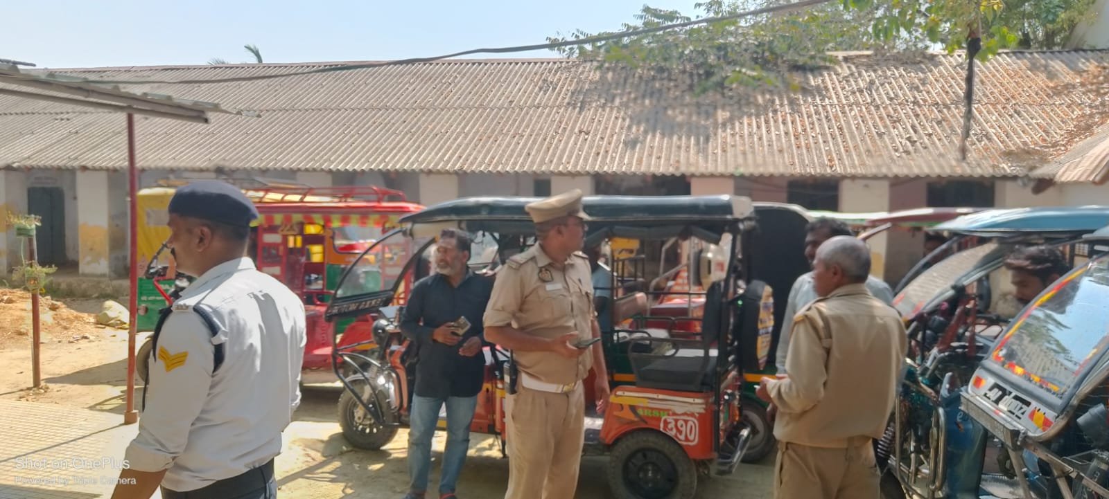 यातायात को चुस्त दुरुस्त रखने के लिए पुलिस ने की ताबड़तोड़ कार्रवाई 1 यातायात को चुस्त दुरुस्त रखने के लिए पुलिस ने की ताबड़तोड़ कार्रवाई | New India Times