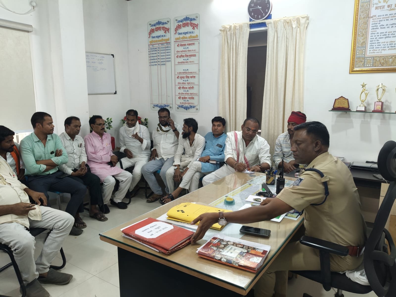 धार्मिक त्यौहार ईद, राम नवमी, महावीर जयंती के मद्देनज़र पुलिस थाना पांढुर्णा में की गई शांति समिति की बैठक 1 धार्मिक त्यौहार ईद, राम नवमी, महावीर जयंती के मद्देनज़र पुलिस थाना पांढुर्णा में की गई शांति समिति की बैठक | New India Times