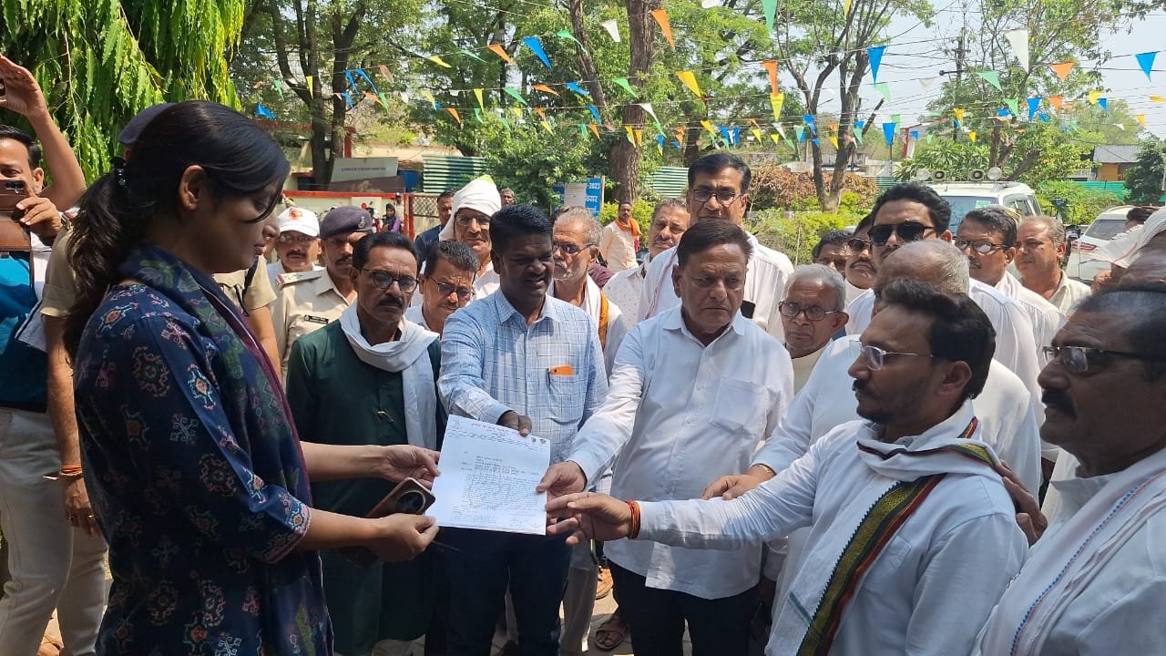 पांढुर्णा जिला कांग्रेस कमेटी ने कांग्रेस कार्यालय हेतू की पट्टे पर शासकीय भूमि आवंटन की मांग | New India Times