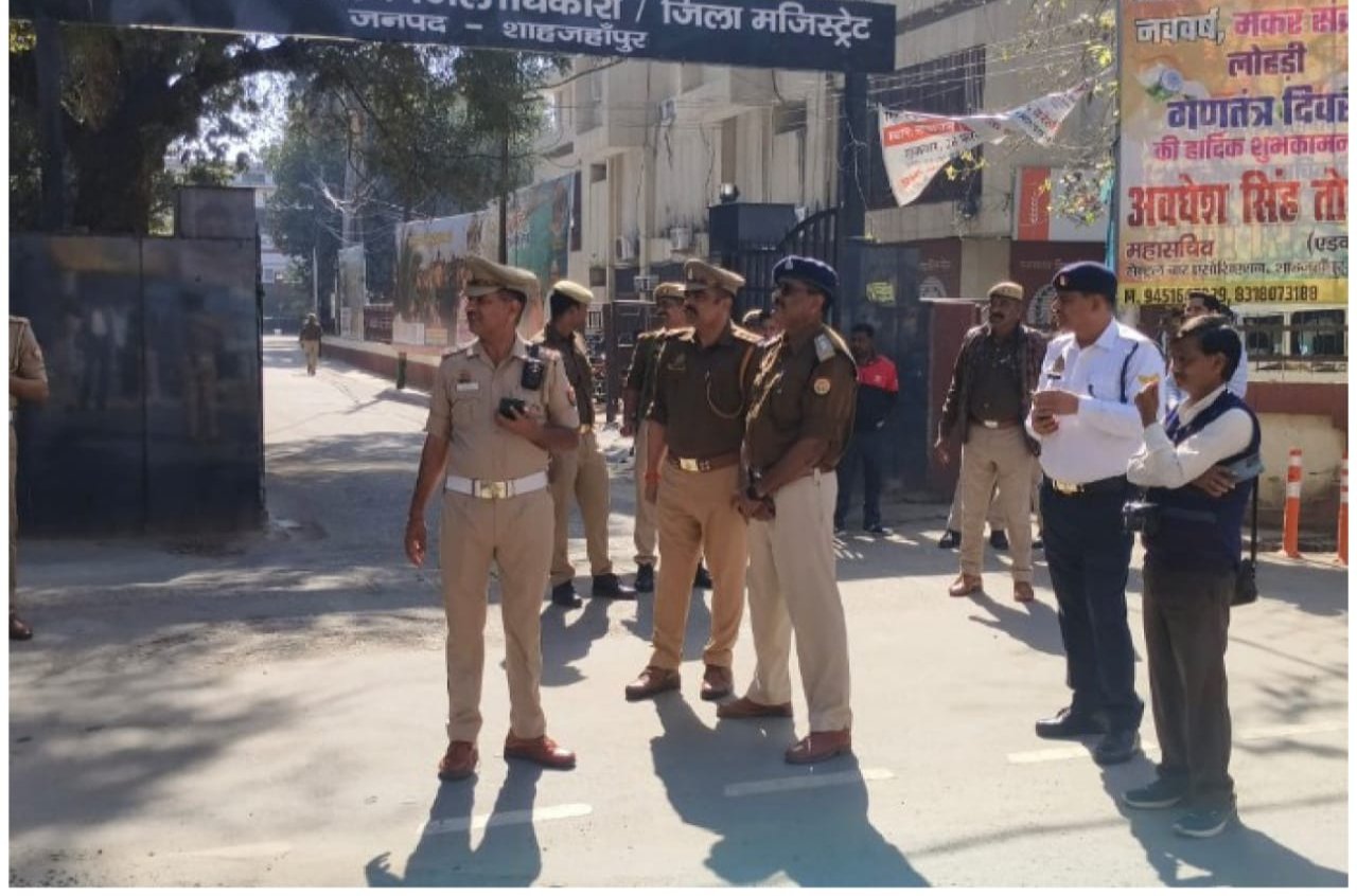 सीओ ट्रैफिक संजय सिंह ने बिना हेल्मेट बाइक चला रहे लोगों को किया जागरूक 1 सीओ ट्रैफिक संजय सिंह ने बिना हेल्मेट बाइक चला रहे लोगों को किया जागरूक | New India Times