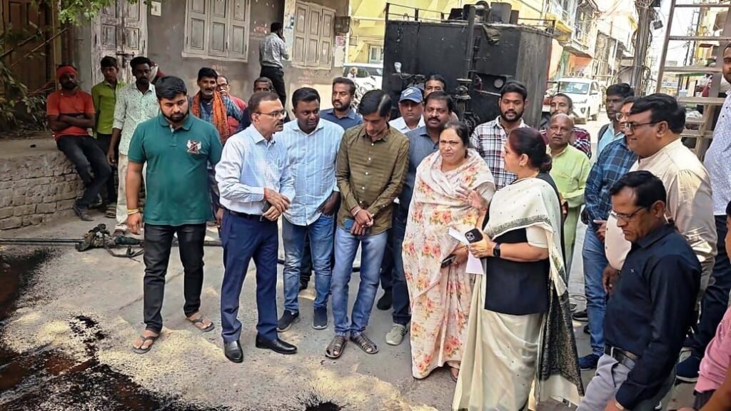 विधायक अर्चना चिटनिस और महापौर माधुरी पटेल के प्रयासों से 393.02 लाख की लागत से नगर की 14 सड़कों का डामरीकरण का कार्य शुरू 2 विधायक अर्चना चिटनिस और महापौर माधुरी पटेल के प्रयासों से 393.02 लाख की लागत से नगर की 14 सड़कों का डामरीकरण का कार्य शुरू | New India Times