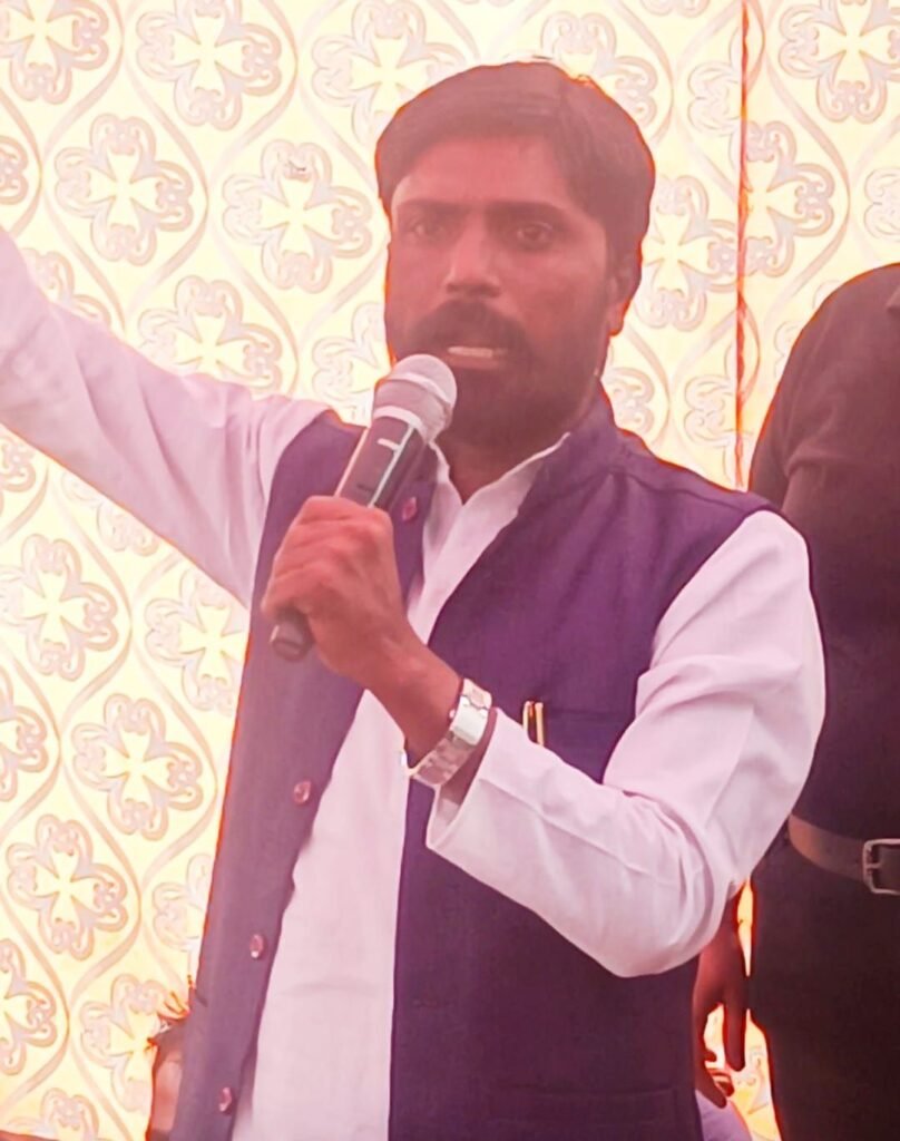 अम्बेडकर प्रतिमा के लिए 2 लाख 30 हजार की राशि मंजूर! सतपाल तंवर के साथ बीजेपी कार्यकर्ता ने की बदसुलूकी, मचा हंगामा, भीमसेना ने बीजेपी कार्यकर्ता को पंचायत से भगाया 2 अम्बेडकर प्रतिमा के लिए 2 लाख 30 हजार की राशि मंजूर! सतपाल तंवर के साथ बीजेपी कार्यकर्ता ने की बदसुलूकी, मचा हंगामा, भीमसेना ने बीजेपी कार्यकर्ता को पंचायत से भगाया | New India Times