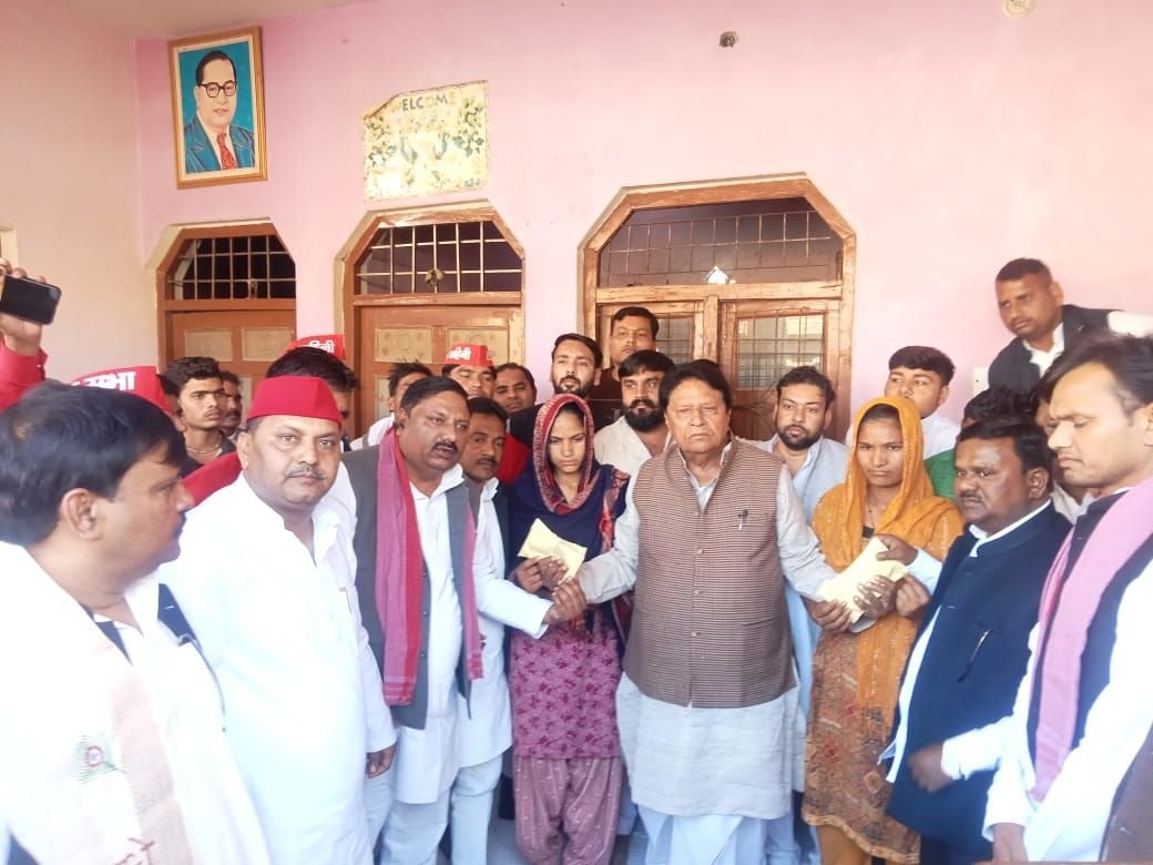 अखिलेश यादव ने करनावल में दलित समाज की बेटियों को राज्यसभा सांसद रामजीलाल सुमन के जरिए दो लाख रुपये दिये कन्यादान में | New India Times