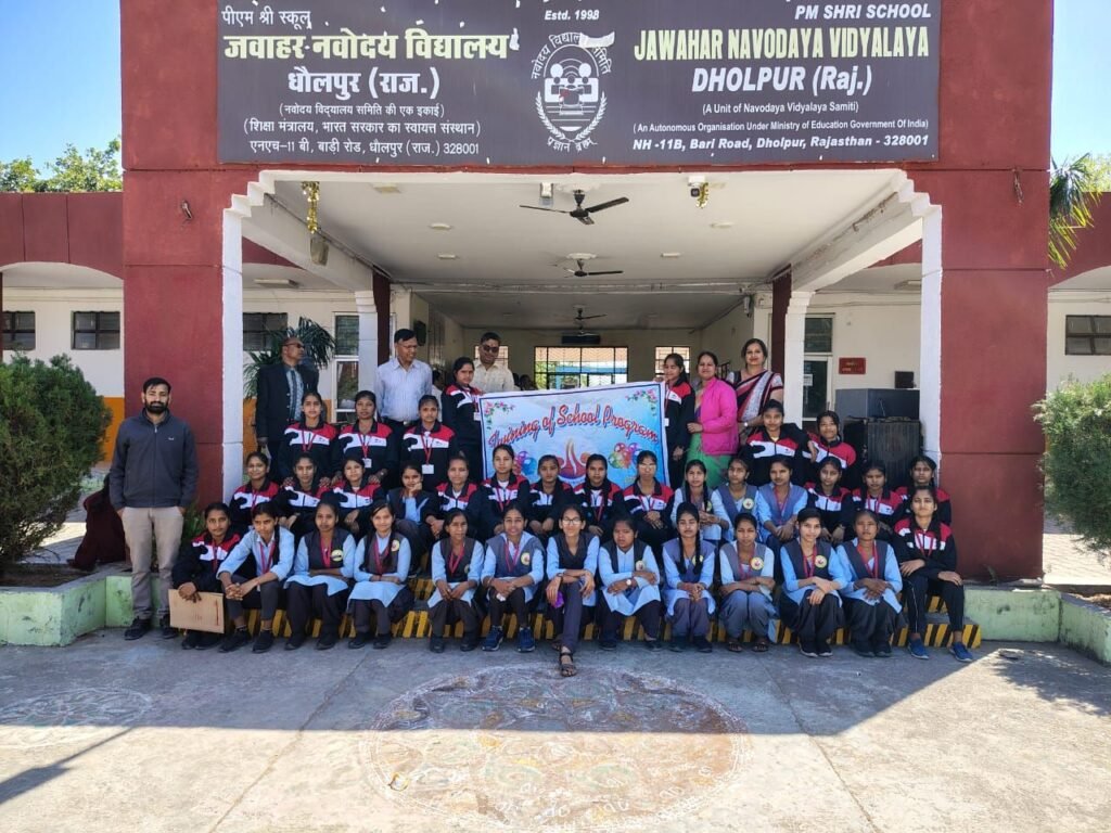पीएम श्री विद्यालय की छात्राओं ने नवोदय विद्यालय का भ्रमण कर सीखे नए सबक़ | New India Times