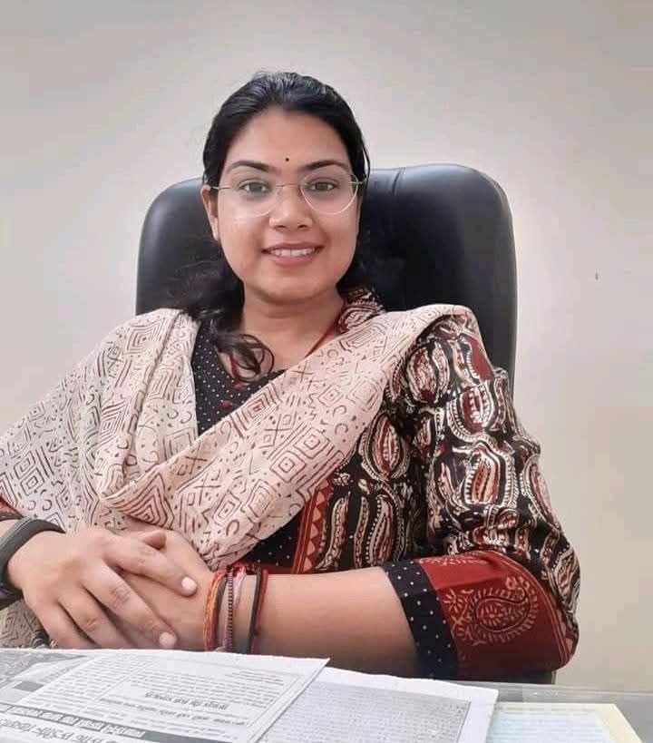 देवरी अनुविभाग के पद पर रहकर महिला अधिकारी ईमानदारी से निभा रही हैं अपनी जिम्मेदारियां, सुन रही हैं लोगों कि समस्याएं, महिला वर्ग के लिए प्रेरणा बनीं देवरी एसडीएम भव्या त्रिपाठी 2 देवरी अनुविभाग के पद पर रहकर महिला अधिकारी ईमानदारी से निभा रही हैं अपनी जिम्मेदारियां, सुन रही हैं लोगों कि समस्याएं, महिला वर्ग के लिए प्रेरणा बनीं देवरी एसडीएम भव्या त्रिपाठी | New India Times