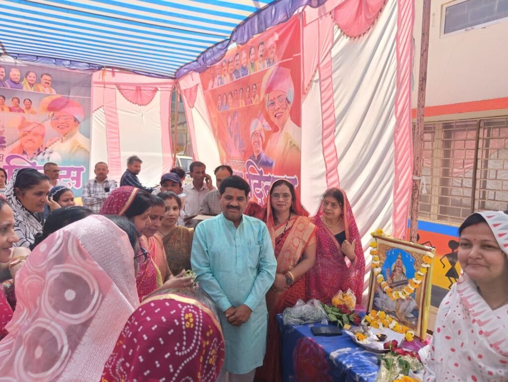 सौहार्द्रपूर्वक माहौल में भाईचारा के साथ मनाएं समस्त त्यौहार: कलेक्टर 3 सौहार्द्रपूर्वक माहौल में भाईचारा के साथ मनाएं समस्त त्यौहार: कलेक्टर | New India Times