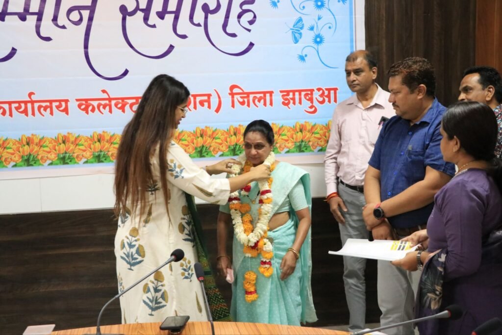 सेवानिवृत्त कर्मचारियों का सम्मान सह विदाई समारोह का किया गया आयोजन | New India Times