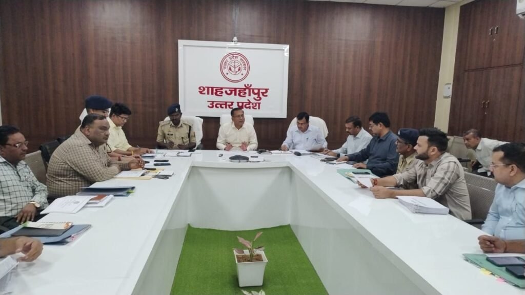 रूट नं0 4 पर बरेली मोड़ से दुर्गा होटल तक चिन्हित ई-रिक्शा ही होंगे संचालितः डीएम | New India Times