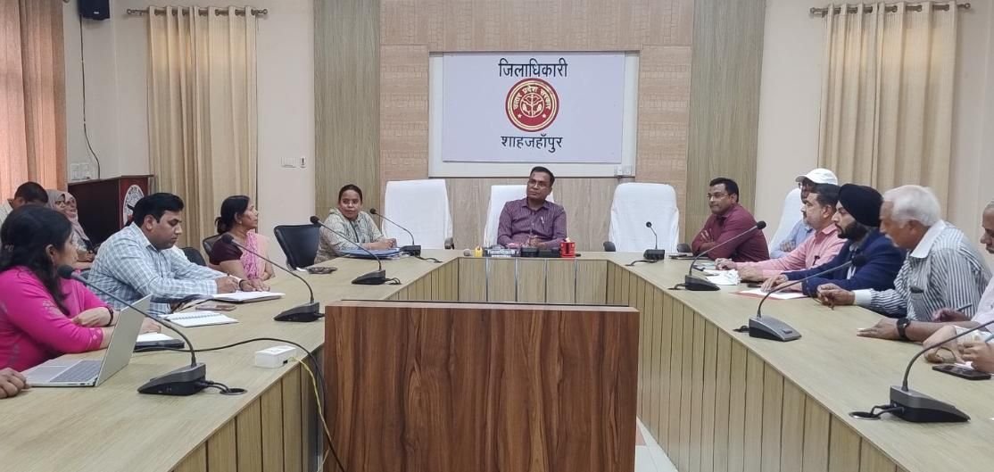 आर्थिक रूप से कमजोर बच्चों को कम कीमत तथा निःशुल्क पुस्तकें उपलब्ध कराने का करें विचार: डीएम | New India Times