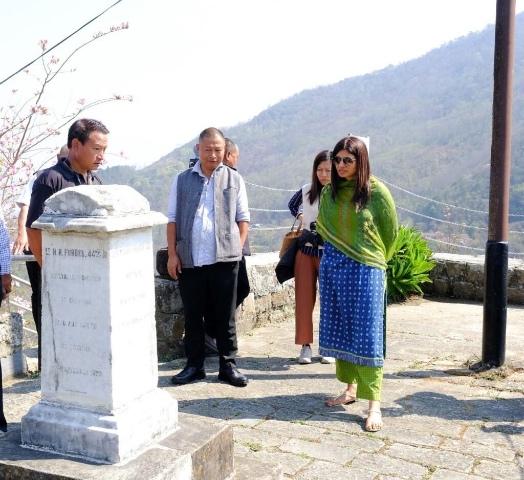 मणिपुर के पड़ोसी राज्य की सैर पर केंद्रीय मंत्री : नॉर्थ ईस्ट को प्रधानमंत्री की प्रतीक्षा 2 मणिपुर के पड़ोसी राज्य की सैर पर केंद्रीय मंत्री : नॉर्थ ईस्ट को प्रधानमंत्री की प्रतीक्षा | New India Times