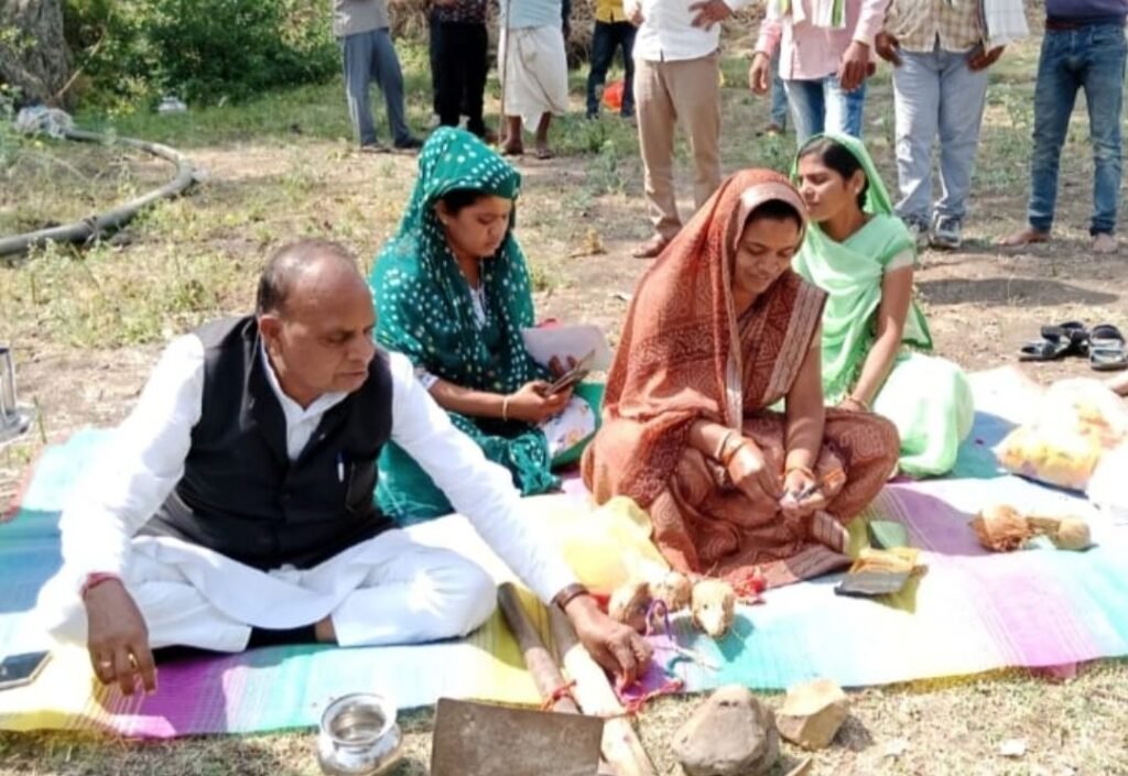 ग्राम पंचायत गड़वाड़ा को मेघनगर जनपद नीति से मिली लाखों की सौगात 2 ग्राम पंचायत गड़वाड़ा को मेघनगर जनपद नीति से मिली लाखों की सौगात | New India Times