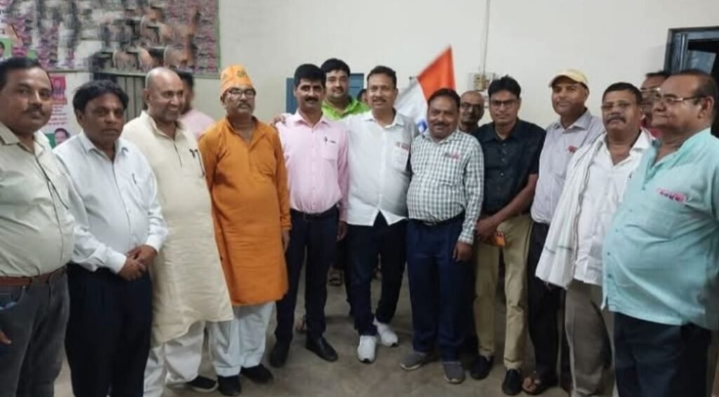 केन्द्र सरकार 1 अप्रैल 2025 से लागू करेगी यूपीएस, कर्मचारियों ने की बैठक 2 केन्द्र सरकार 1 अप्रैल 2025 से लागू करेगी यूपीएस, कर्मचारियों ने की बैठक | New India Times