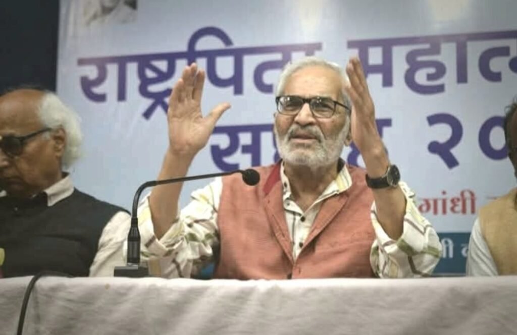 हमें शमशान और कब्रिस्तान की शांति नहीं चाहिए: मनोज कुमार झा 2 हमें शमशान और कब्रिस्तान की शांति नहीं चाहिए: मनोज कुमार झा | New India Times