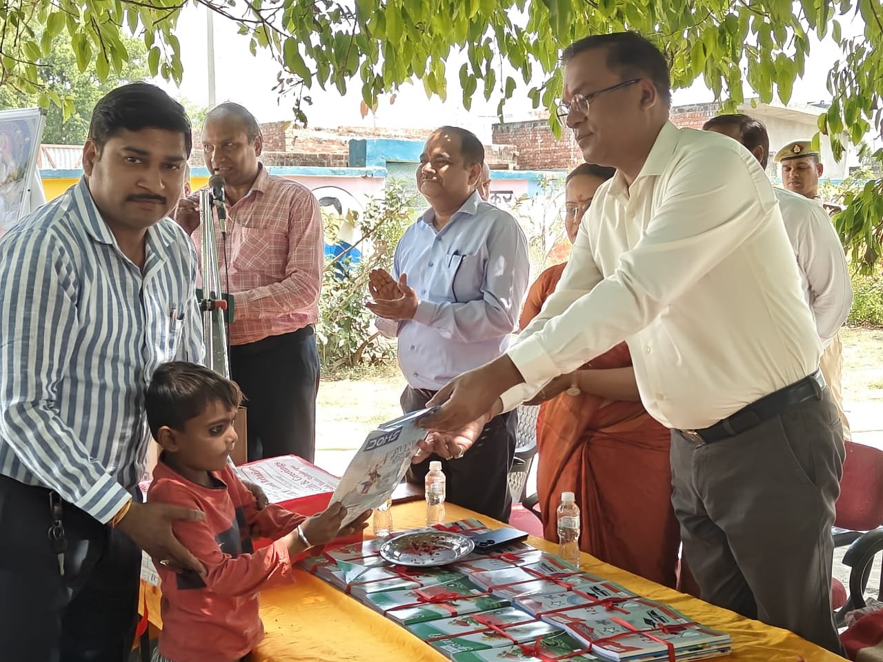 डीएम ने विद्यालयों में स्कूल चलो अभियान कार्यक्रम का किया शुभारंभ 1 डीएम ने विद्यालयों में स्कूल चलो अभियान कार्यक्रम का किया शुभारंभ | New India Times
