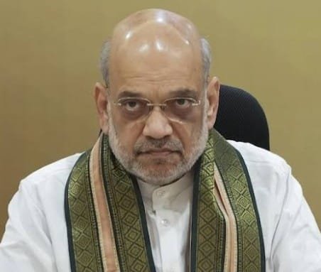 खडसे को बार-बार चेतावनी क्यों दे रहे हैं गिरीश महाजन ? | New India Times