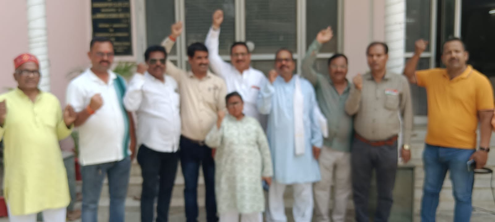 कर्मचारियों के बाद पेंशनरों के हक़ पर सरकार डाल रही है डाका, पे कमीशन के लाभ से किया बंचित: रूपेश। बुढ़ापे की रोटी छीन रही है सरकार: मदन मुरारी शुक्ल | New India Times