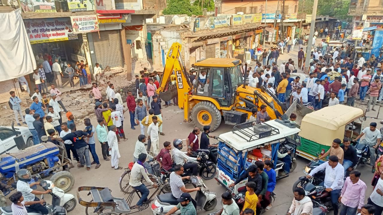धौलपुर में अतिक्रमण के खिलाफ अभियान तेज, नगर परिषद ने शुरू की बुलडोज़र कार्रवाई, दुकानदारों में हड़कंप | New India Times