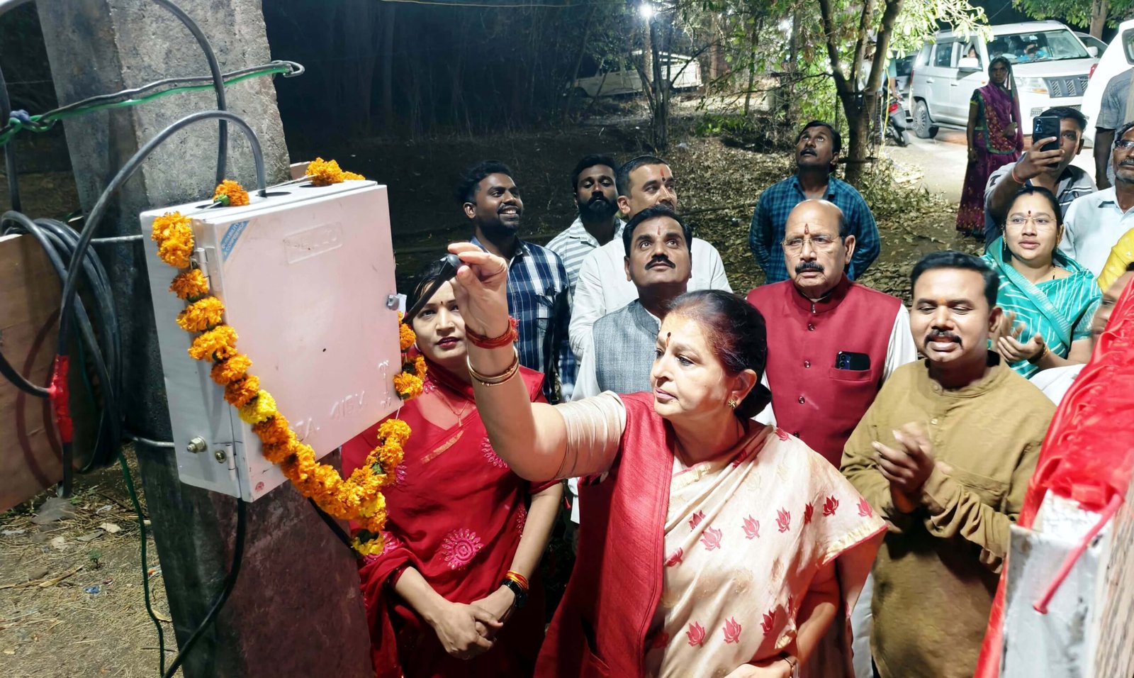 अर्चना चिटनिस ने ग्राम बंभाड़ा और धामनगांव से मां वाघेश्वरी मंदिर तक पहुंच मार्ग पर स्ट्रीट लाईट का किया लोकार्पण | New India Times