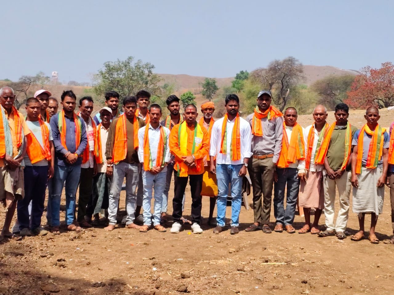 जन्मदिन पर सरपंच भारत कटारा ने मानवता की पेश की मिसाल, पक्षियों के दाना पानी के लिए सिकोरे किए वितरण | New India Times