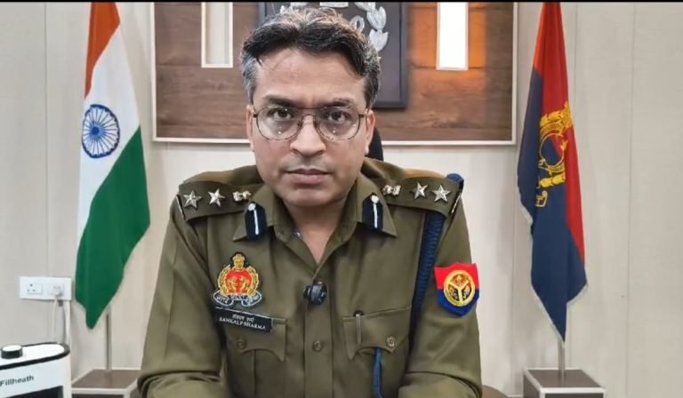 हनुमान जन्मोत्सव पर गुलरीपुर  मंदिर पर 9 पुलिसकर्मी ड्यूटी से मिले गैरहाजिर, लापरवाही बरतने पर कोतवाली में रिपोर्ट दर्ज | New India Times