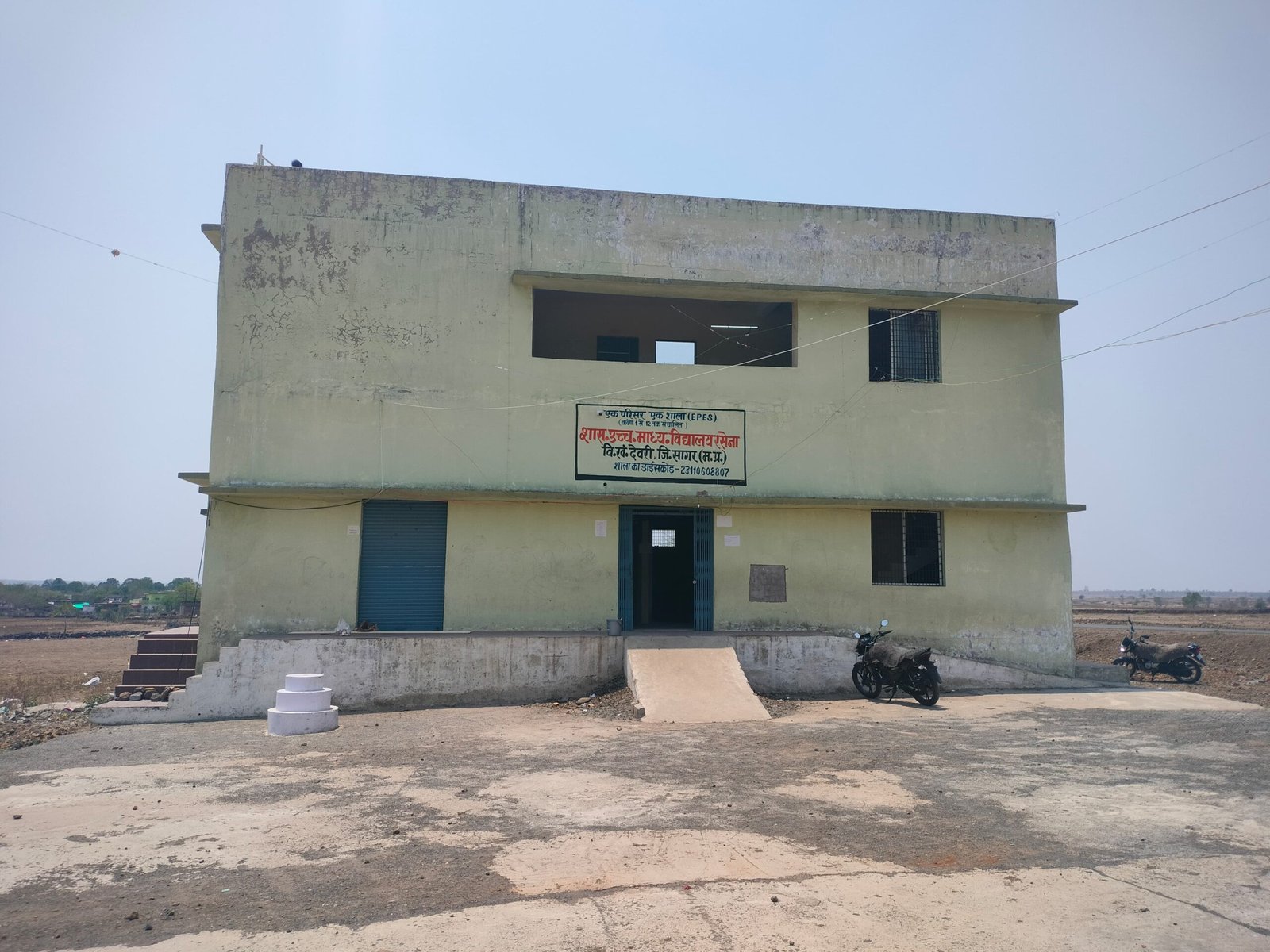 मुख्यमंत्री जी ज़रा एक नज़र इधर भी, रसेना हायर सेकेण्डरी स्कूल के बच्चे आज भी लगाये हैं नए भवन की उम्मीद | New India Times