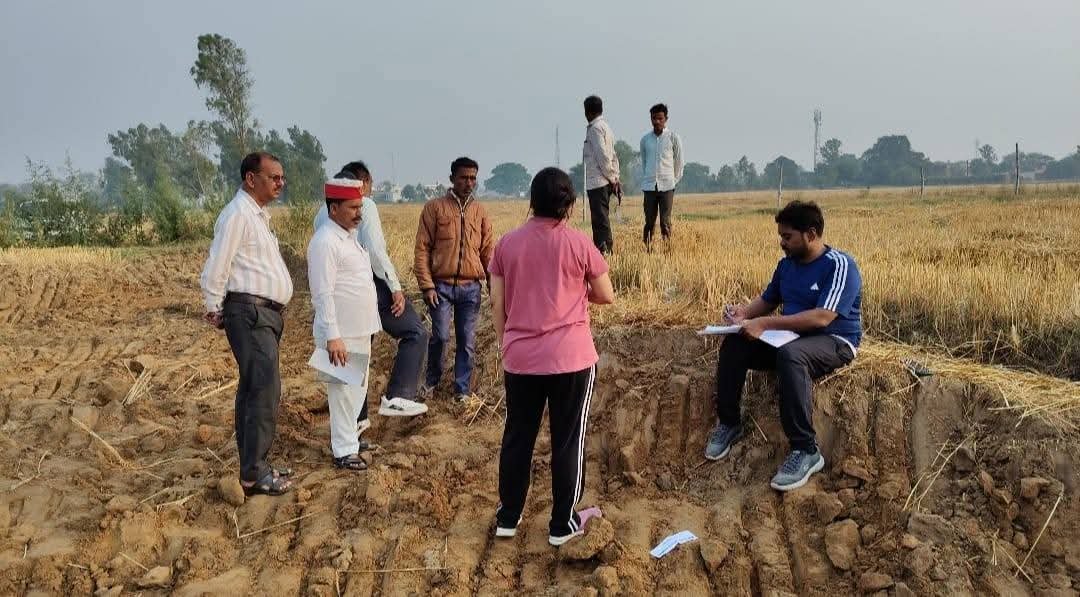 अवैध खनन,एडीएम अरविंद कुमार ने जेसीबी एवं ट्रैक्टर को किया सीज,<br>एडीएम की कार्रवाई से खनन माफियाओं में मचा हड़कंप | New India Times